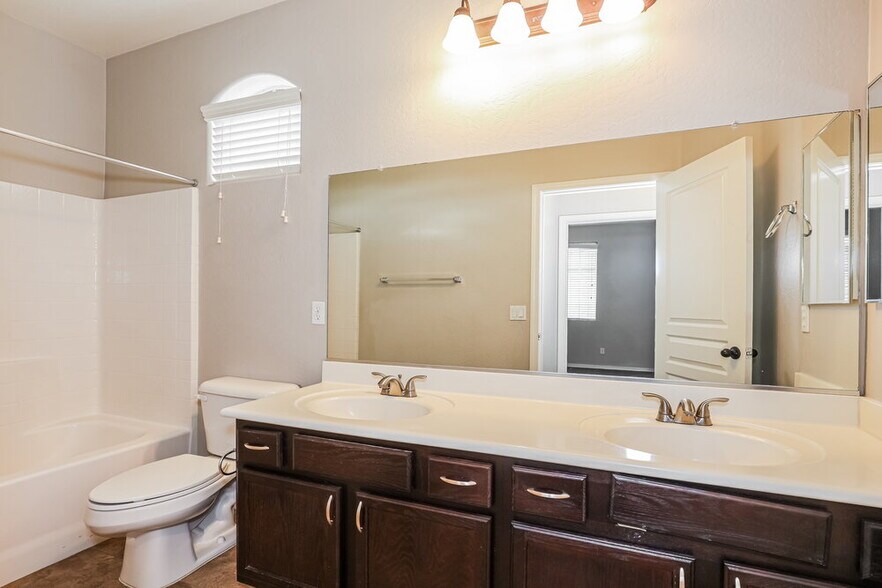 Building Photo - 7509 S 27th Way