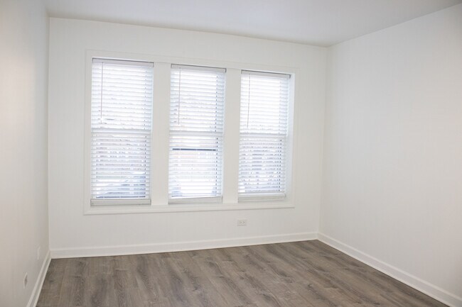 Building Photo - 2007 W Fargo Ave