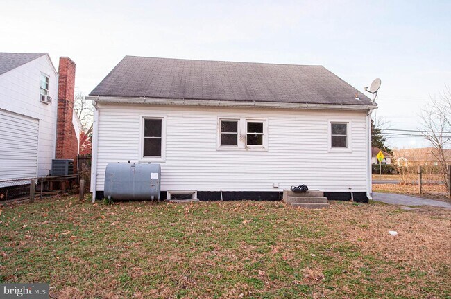 Building Photo - 1226 Pemberton Dr