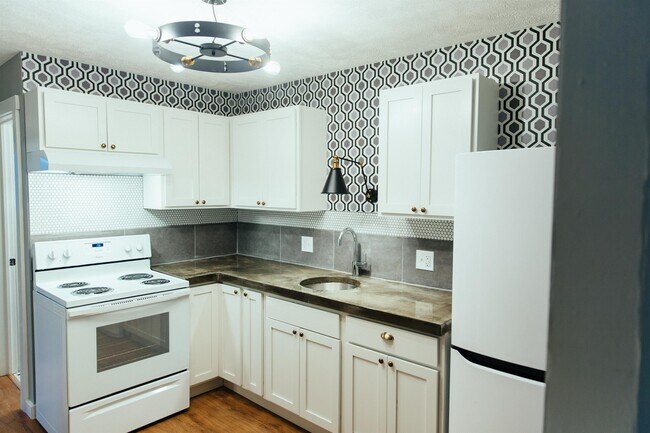 Primary Photo - 326 E Hillsdale St