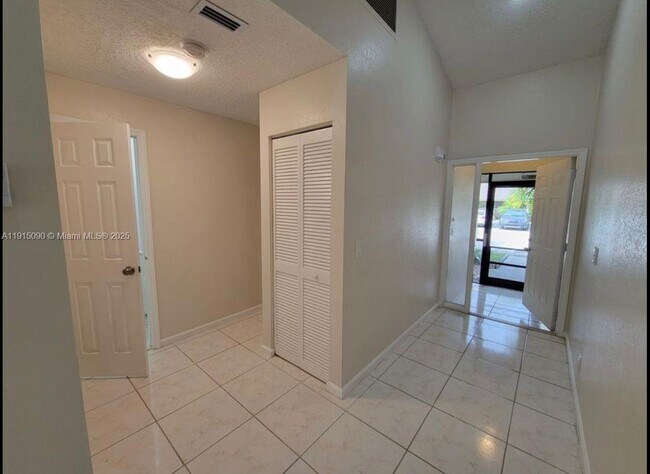 Building Photo - 9336 Ketay Cir