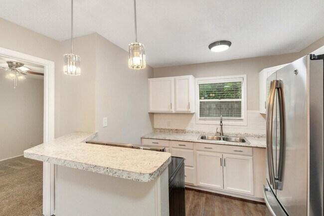 Building Photo - 1516 Broadmoor Dr