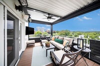 Building Photo - 121 W Kingsley St