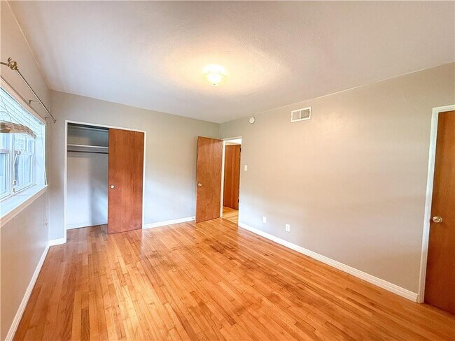 Building Photo - 2772 N Grafhill Dr