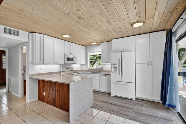 Building Photo - 3532 Coconut Rd