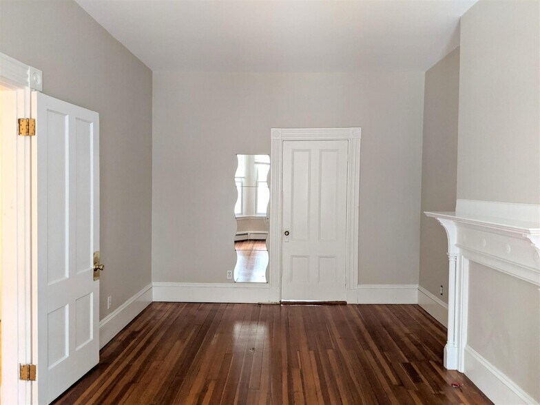 Building Photo - 18 Park Ave