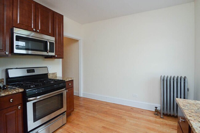 Building Photo - 2115 W Ainslie