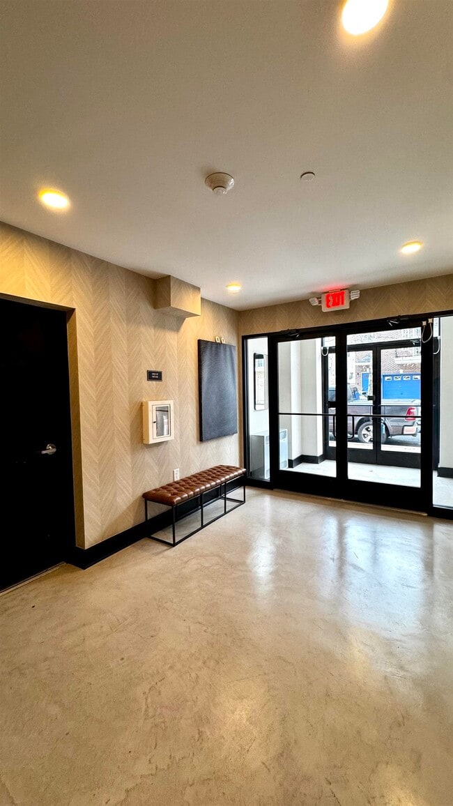 Building Photo - 203-205 Randolph Ave Unit# 101