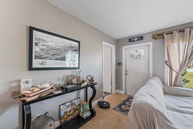 Building Photo - 5854 SE Orange Blossom Trail