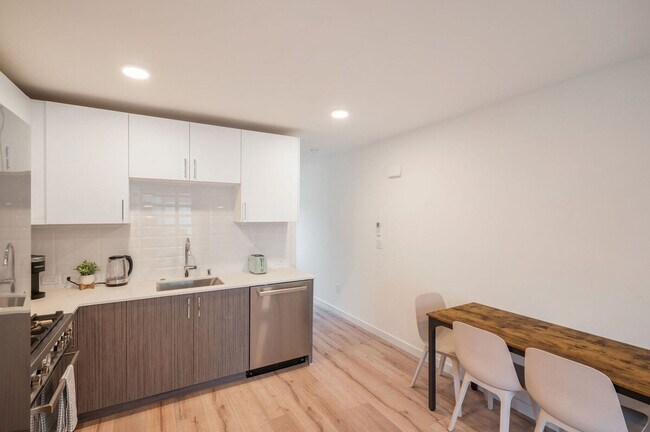 Building Photo - 4453 Aurora Ave N