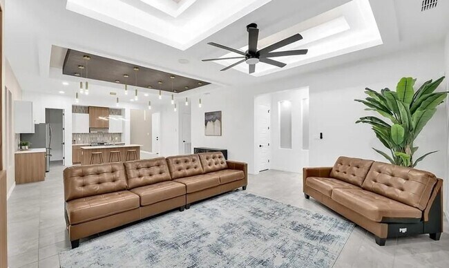 Building Photo - Luxury Living in Hyde Park – Edinburg/McAl...