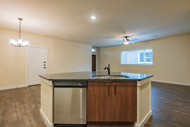 Building Photo - 709 Blackland dr