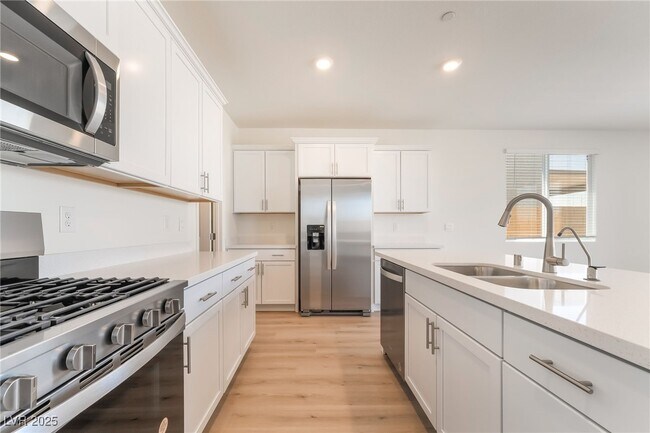 Building Photo - 1027 Gentle Swan