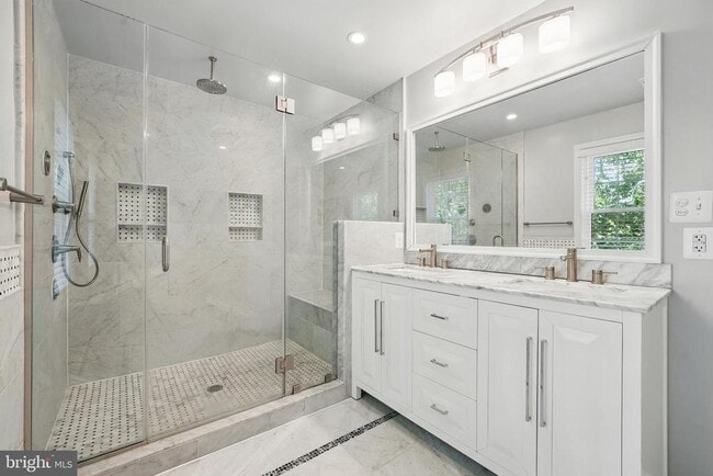Building Photo - 9913 Rosewood Hill Cir