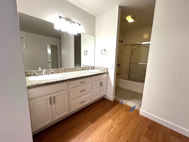 Building Photo - Freshly Renovated Gem with Incredible Floor Plan