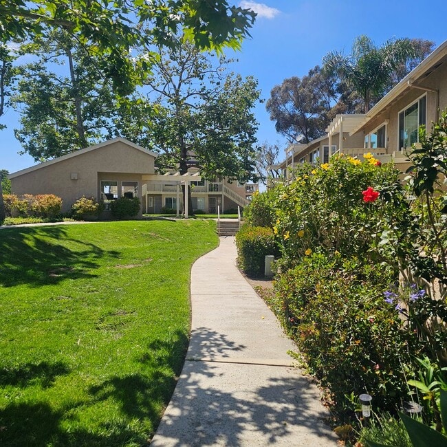 Building Photo - Roommate Wanted – One Bedroom Available | 10x11 | 3BR/2BA Condo in Vista ~ $1,300/month