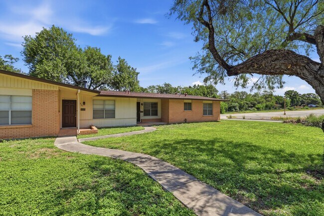 Building Photo - 803 Oblate Dr
