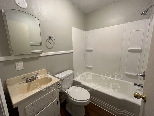 Building Photo - 217 W Grand St