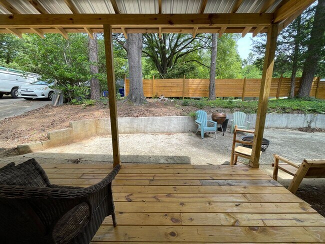 Building Photo - Big and Beautiful House with attached 1br ...