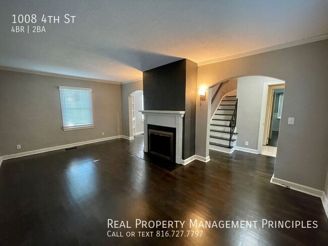 Building Photo - 1008 4th St-