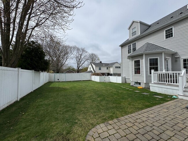 Building Photo - Waltham 3 bed 2.5 Bath