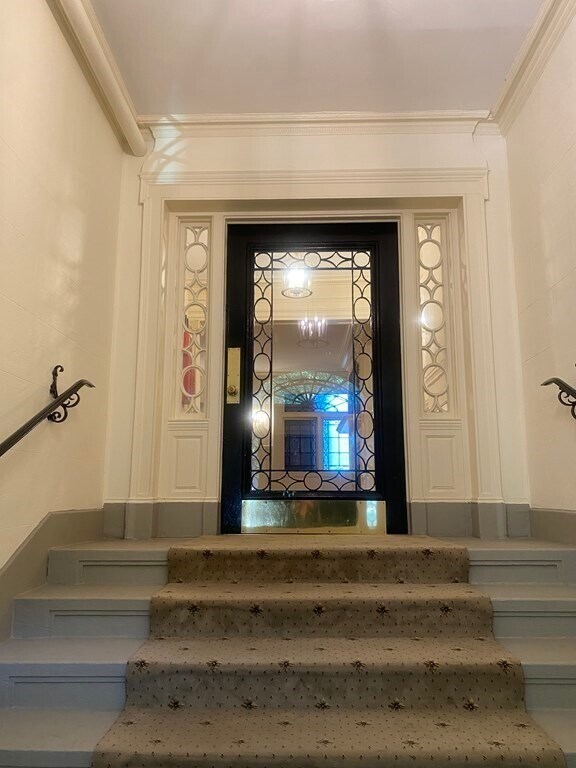 Building Photo - 244 Beacon St