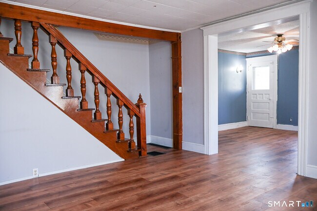 Building Photo - 66 Forest Ct