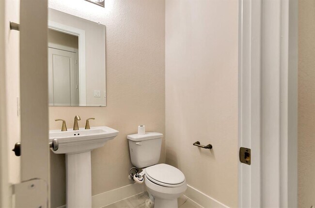 Building Photo - 279 Rivus Overlook Dr