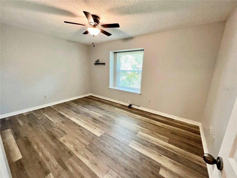 Building Photo - 3145 Chatsworth Ln