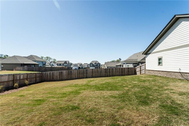 Building Photo - 2332 Rutland Rd