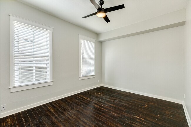 Building Photo - 1407 Winnie St