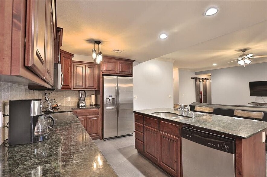 Building Photo - 1210 Medway Ln