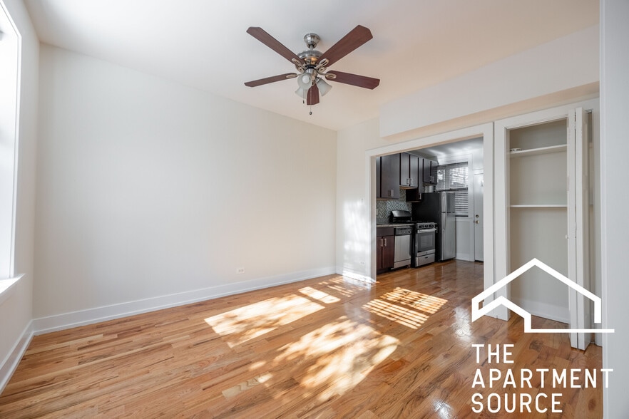 Building Photo - 3904 N Janssen Ave