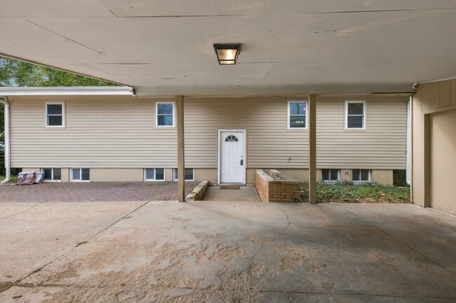 Building Photo - 2309 Anderson Ave