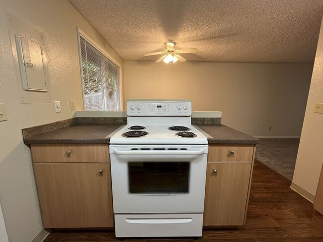 Building Photo - Bright 2-Bedroom Home with Open Living Are...