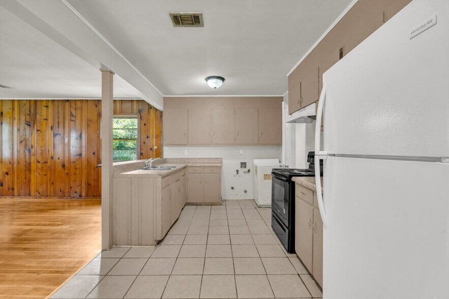 Building Photo - 706 Cypress St