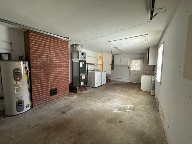 Building Photo - 1408 Dermott Ave