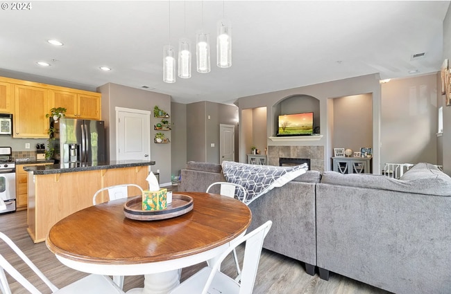 Building Photo - Welcome to this charming 2-bedroom, 2.5-bathroom home located in the desirable area of Sherwood W...