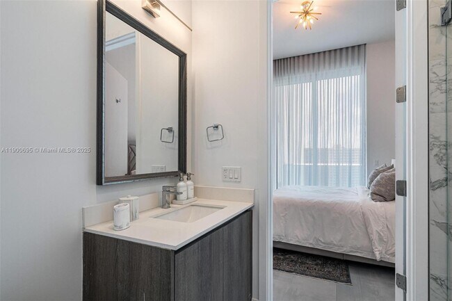 Building Photo - 17550 Collins Ave