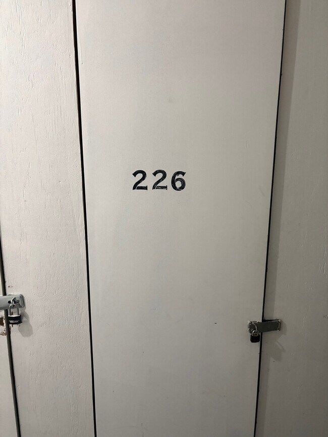 Building Photo - 1931 Prairie Square