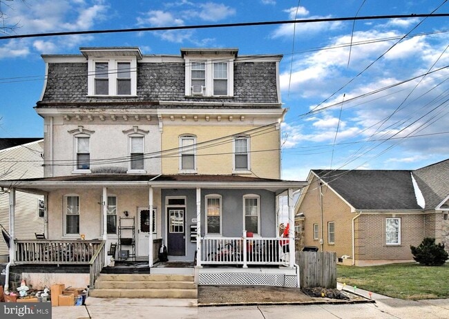 Building Photo - 470 Emmett St