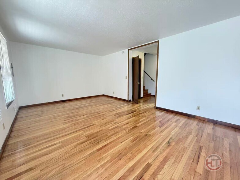 Building Photo - 2043 Hermany Ave