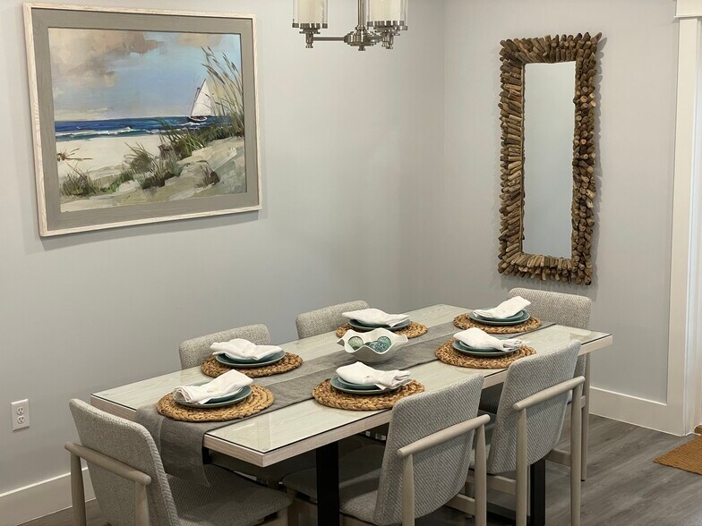 Dining area - 2226 Joan Ave