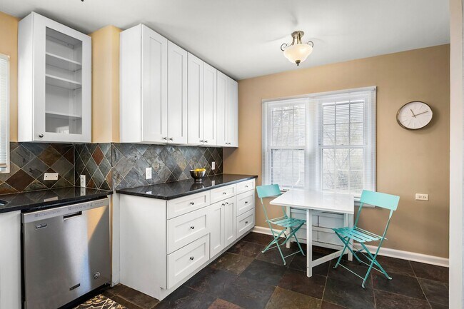 Building Photo - Updated 3-Bedroom, 2-Bath Home in the Heart of Englewood - Available Now!