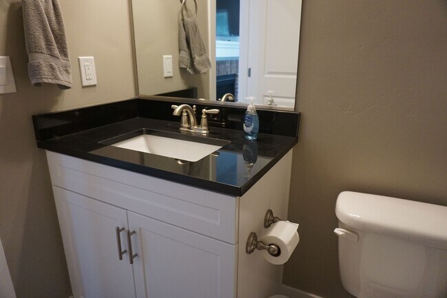 Building Photo - 3 Bedroom Midvale Neighborhood Home