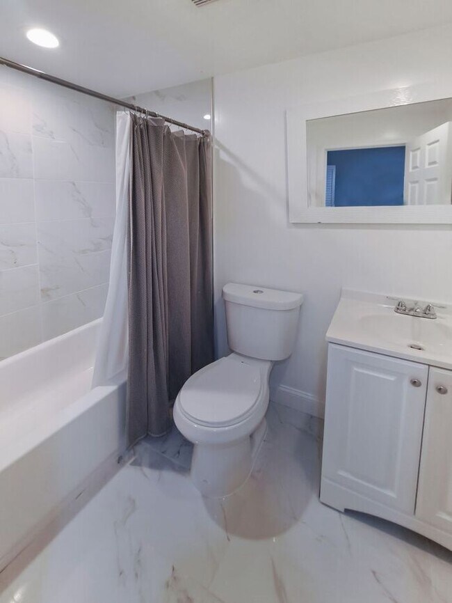 Building Photo - Amazing 4 Bedroom, 4 Bath SFH Corner Lot, ...