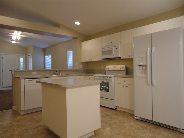 Building Photo - 11424 Crestlake Village Dr