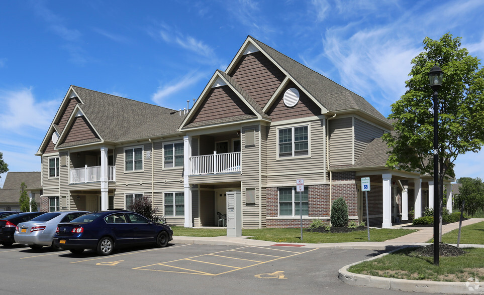 Primary Photo - Deer Lakes Apartments