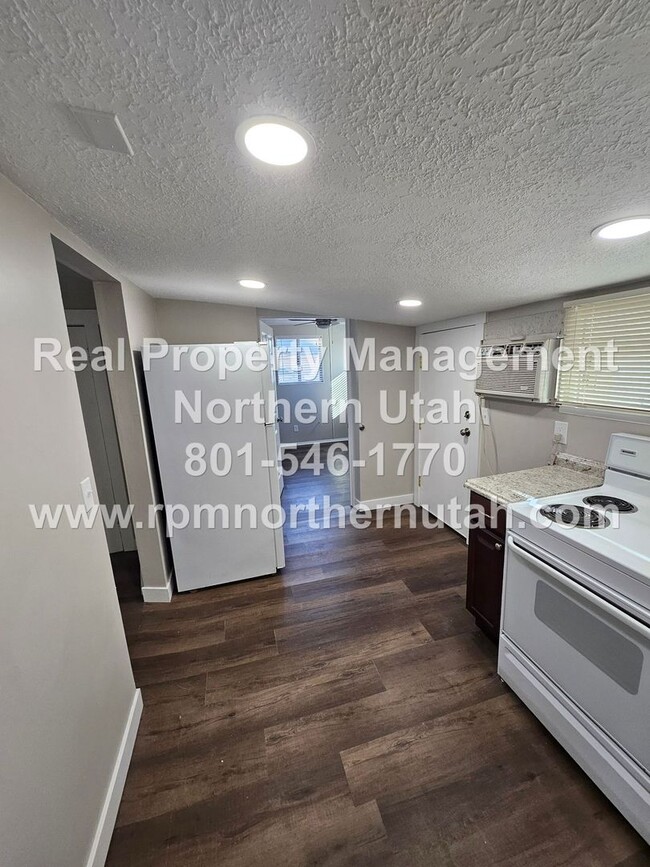 Building Photo - Short Term Rental Available in Clearfield!