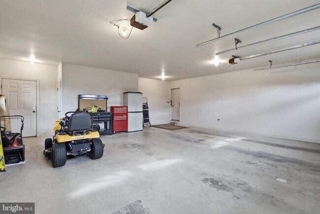 Building Photo - 321 Sue Linn Dr